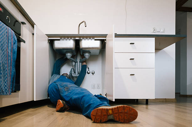 Professional Emergency Plumber technician working in Mendota, VA